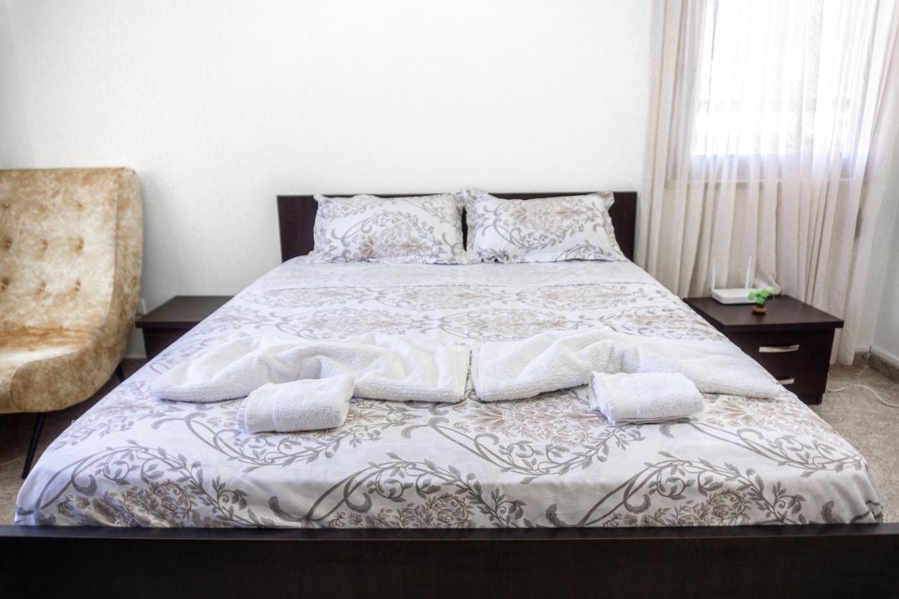 Center Two Private Bedrooms Near Scanderbeg Square On Shared Habitación en casa particular *